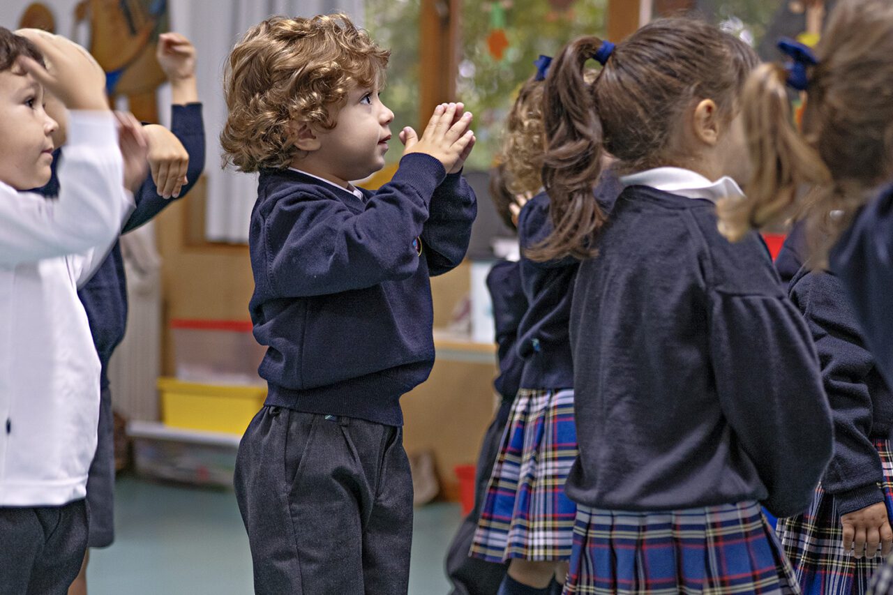 Alumnos de Música y Movimiento en clase