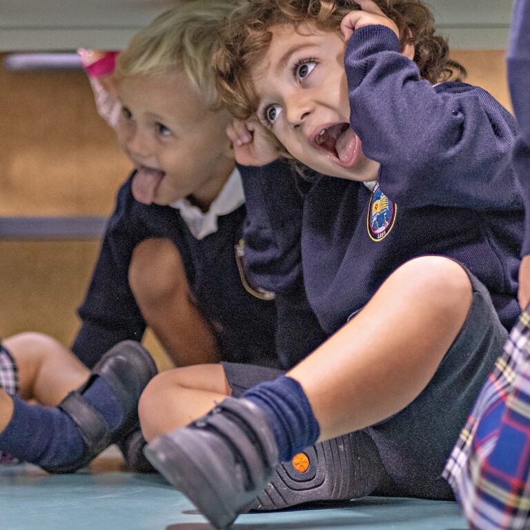 Música y movimiento: alumnos de iniciación en clase (1)